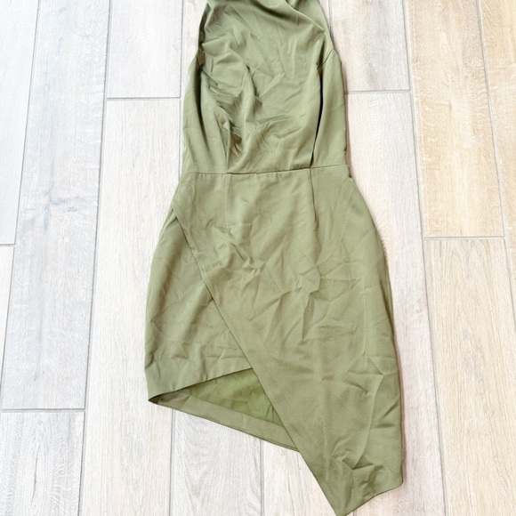 NEW Elliatt Women's Camo Mini Dress Asymmetrical Halter Khaki Green Satin Small - Picture 7 of 9